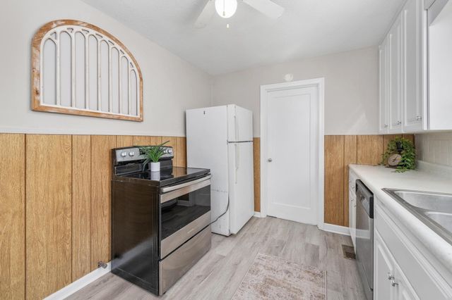 822 S Edgemoor St, Wichita, KS 67218
