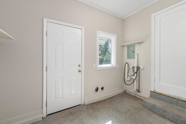 822 S Edgemoor St, Wichita, KS 67218