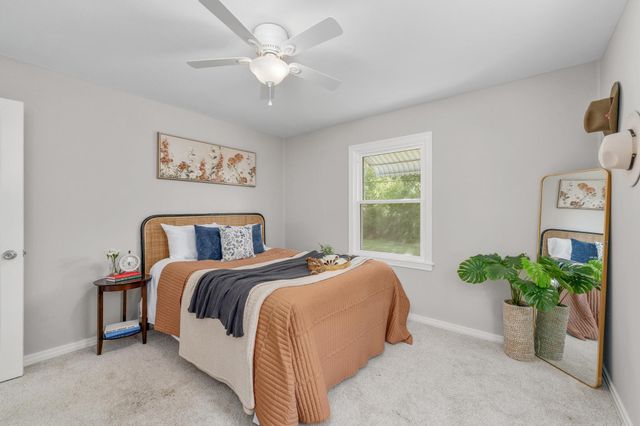 822 S Edgemoor St, Wichita, KS 67218