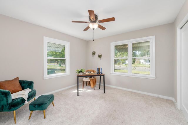 822 S Edgemoor St, Wichita, KS 67218