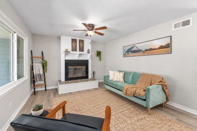 822 S Edgemoor St, Wichita, KS 67218