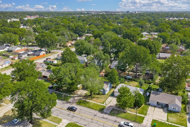822 S Edgemoor St, Wichita, KS 67218