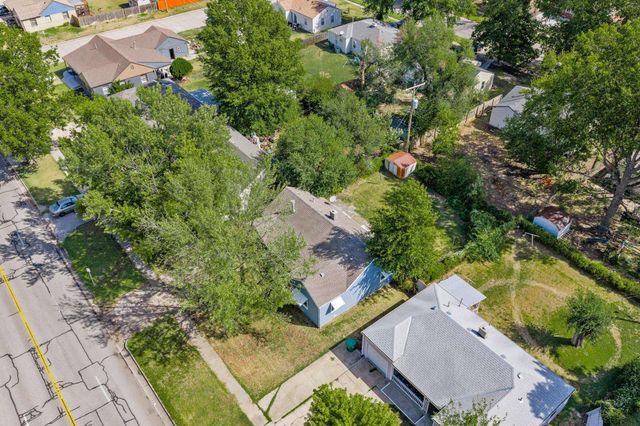 822 S Edgemoor St, Wichita, KS 67218