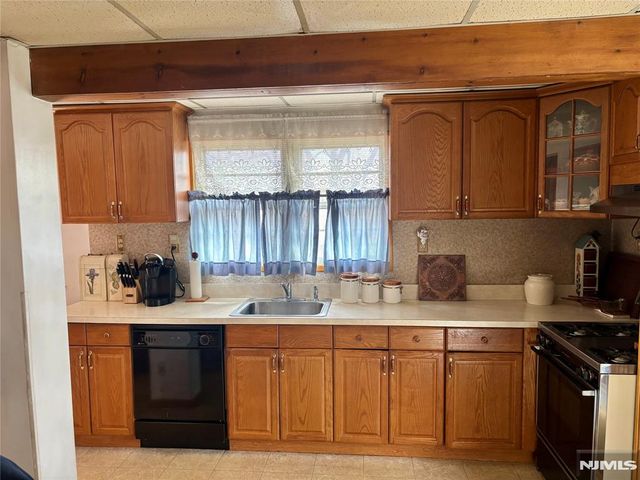 528 Terrace Avenue, Hasbrouck Heights, NJ 07604