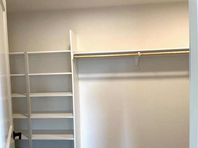 S54W25487 Pebble Brook COURT, Waukesha, WI 53189