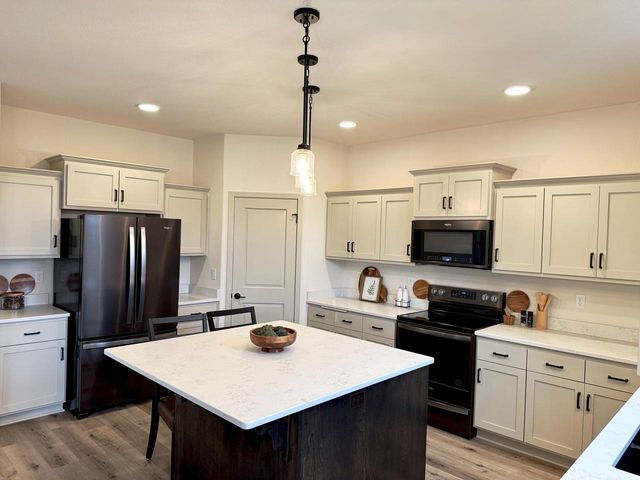 S54W25487 Pebble Brook COURT, Waukesha, WI 53189