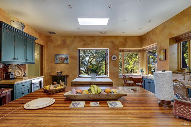 5975 Silverado Trl, Napa, CA 94558