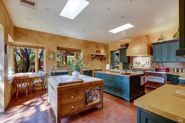 5975 Silverado Trl, Napa, CA 94558