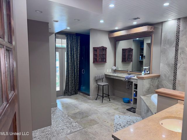 236 Sawbridge Drive, Ridgeland, MS 39157