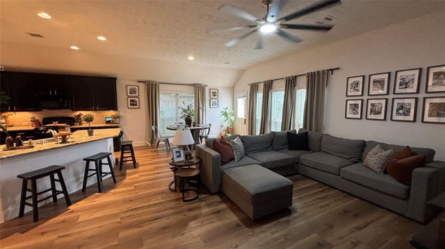 9810 Shimmering Lakes Drive, Rosharon, TX 77583