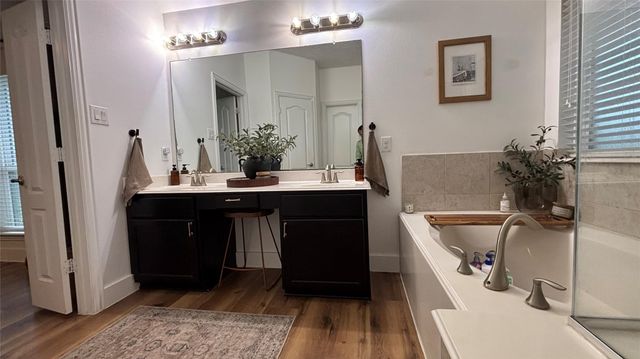 9810 Shimmering Lakes Drive, Rosharon, TX 77583