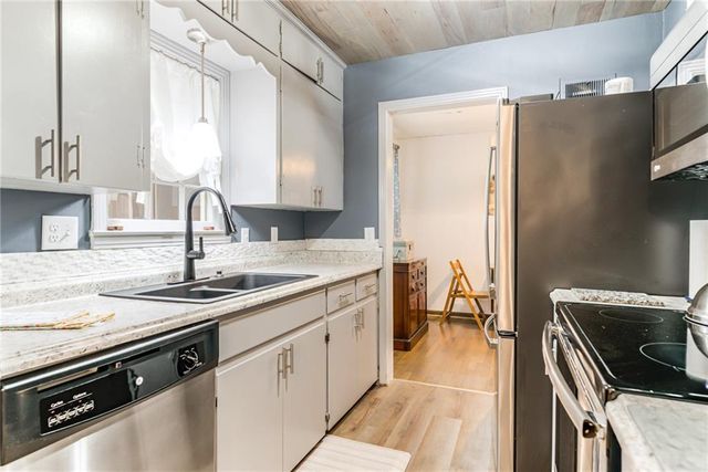 9004 E 65TH Terrace, Raytown, MO 64133