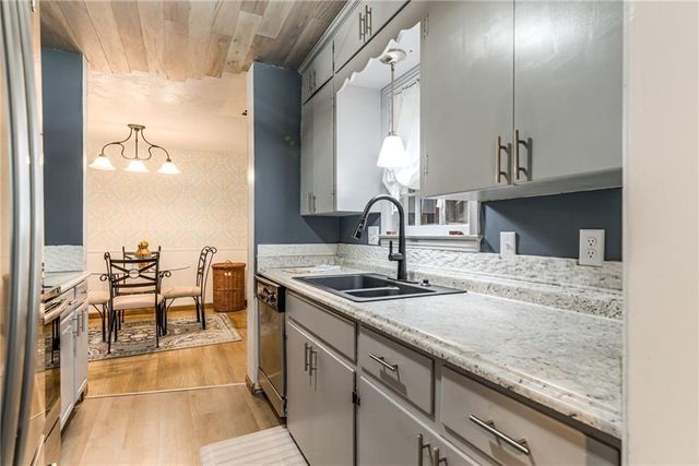 9004 E 65TH Terrace, Raytown, MO 64133