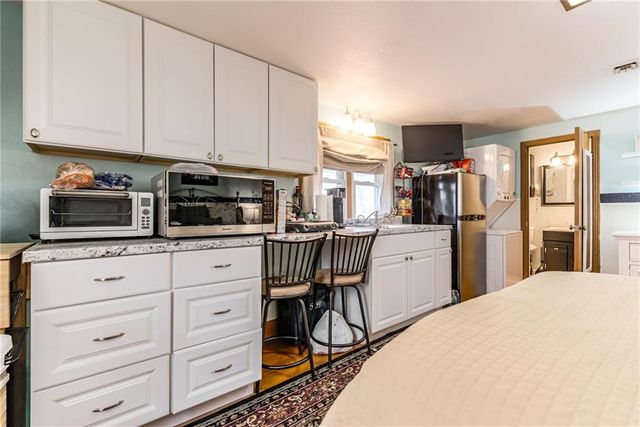 9004 E 65TH Terrace, Raytown, MO 64133