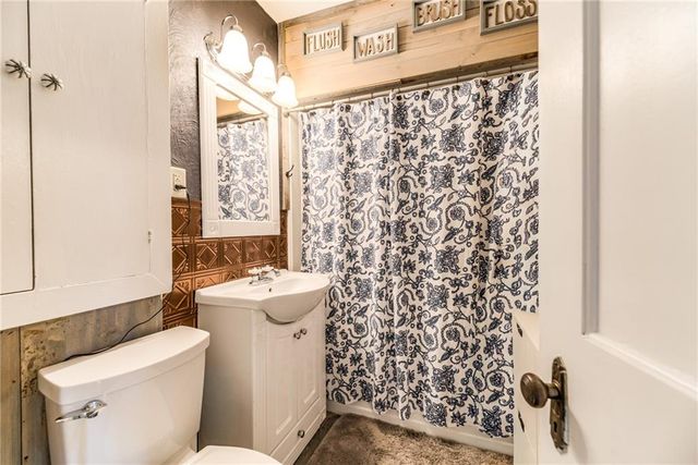 9004 E 65TH Terrace, Raytown, MO 64133