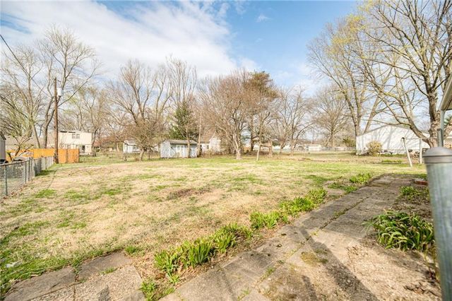 9004 E 65TH Terrace, Raytown, MO 64133