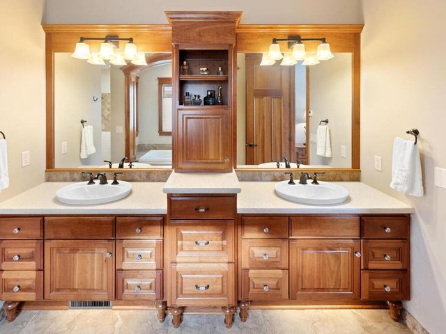 3673 Lerive Way, Chaska, MN 55318