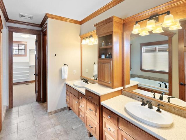 3673 Lerive Way, Chaska, MN 55318