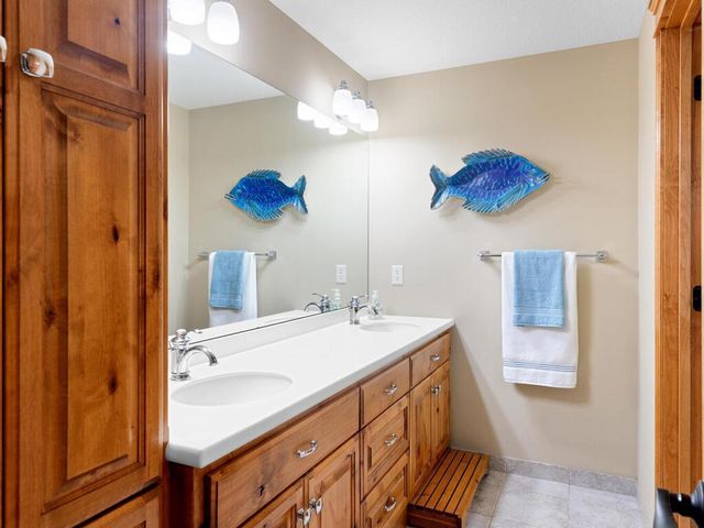 3673 Lerive Way, Chaska, MN 55318
