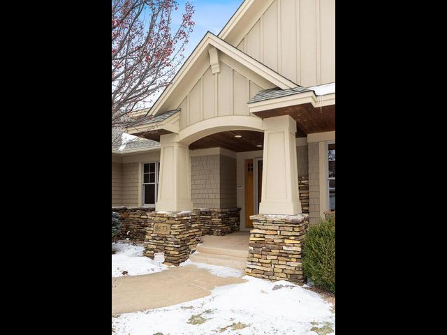 3673 Lerive Way, Chaska, MN 55318