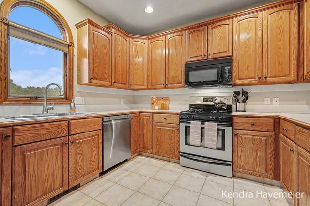 2480 Rolling Meadow Drive Ne, Plainfield Twp, MI 49306