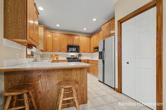 2480 Rolling Meadow Drive Ne, Plainfield Twp, MI 49306