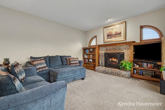 2480 Rolling Meadow Drive Ne, Plainfield Twp, MI 49306