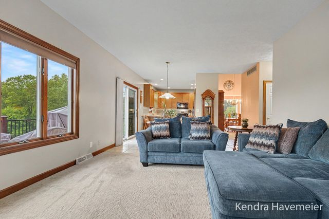 2480 Rolling Meadow Drive Ne, Plainfield Twp, MI 49306