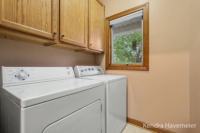 2480 Rolling Meadow Drive Ne, Plainfield Twp, MI 49306