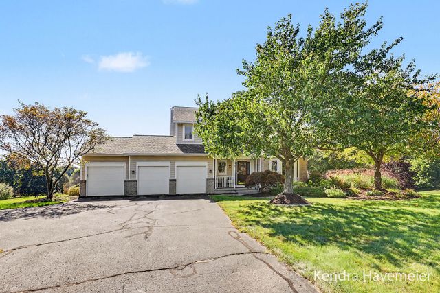 2480 Rolling Meadow Drive Ne, Plainfield Twp, MI 49306