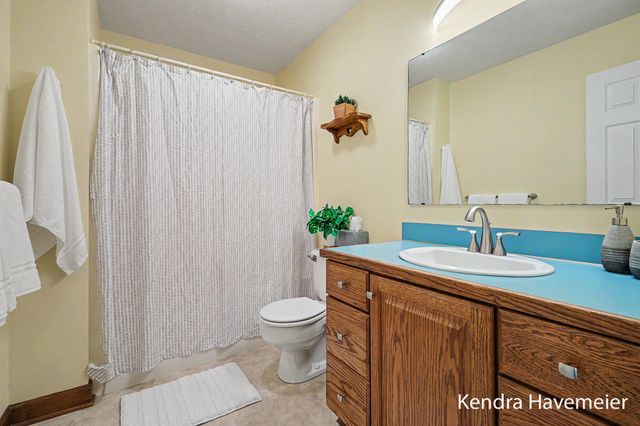 2480 Rolling Meadow Drive Ne, Plainfield Twp, MI 49306