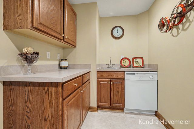 2480 Rolling Meadow Drive Ne, Plainfield Twp, MI 49306