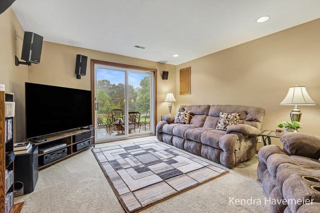 2480 Rolling Meadow Drive Ne, Plainfield Twp, MI 49306