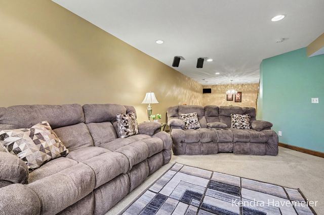 2480 Rolling Meadow Drive Ne, Plainfield Twp, MI 49306
