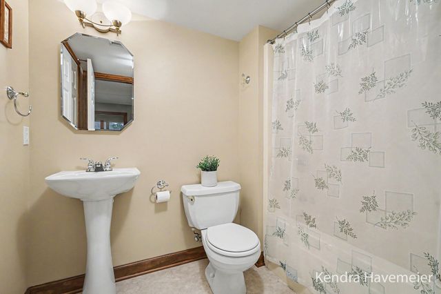2480 Rolling Meadow Drive Ne, Plainfield Twp, MI 49306