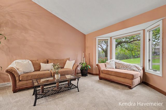 2480 Rolling Meadow Drive Ne, Plainfield Twp, MI 49306