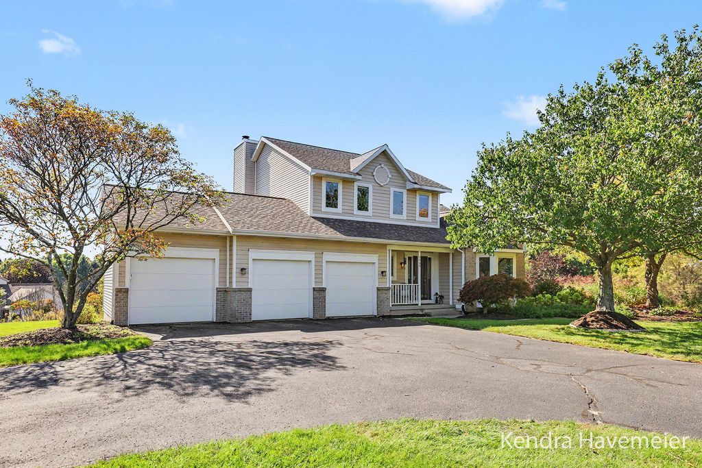 2480 Rolling Meadow Drive Ne, Plainfield Twp, MI 49306