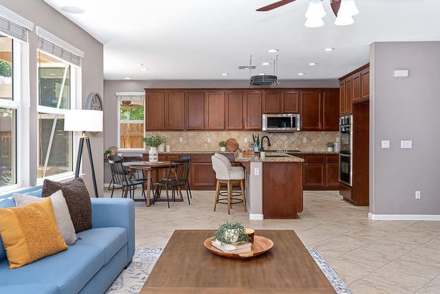 2599 Vaquero Vista Dr, Auburn, CA 95603