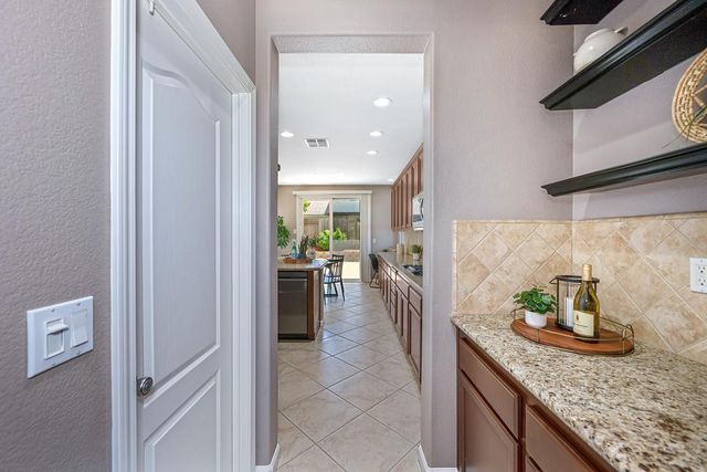 2599 Vaquero Vista Dr, Auburn, CA 95603