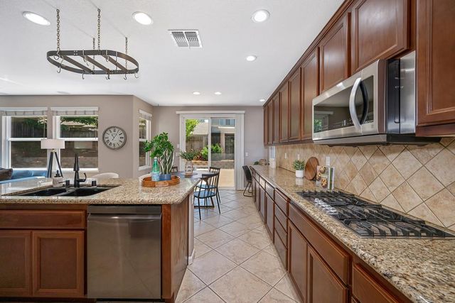 2599 Vaquero Vista Dr, Auburn, CA 95603