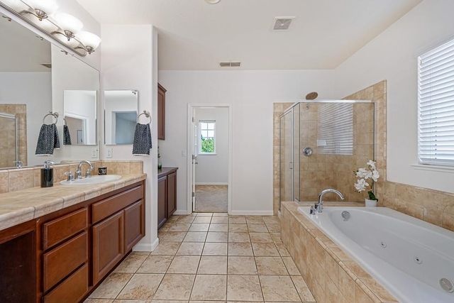 2599 Vaquero Vista Dr, Auburn, CA 95603