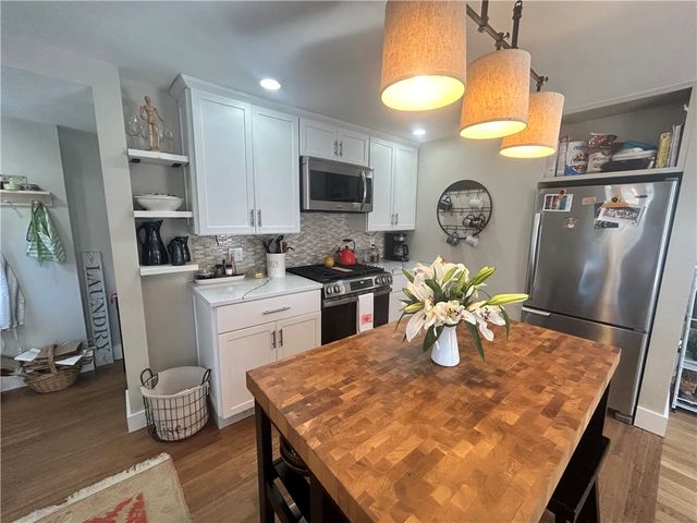 84 Kay Boulevard, Newport, RI 02840