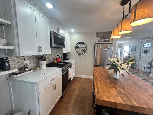 84 Kay Boulevard, Newport, RI 02840