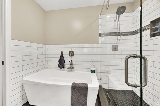 2246 E LINCOLN CT, Holladay, UT 84124