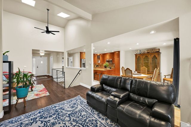 2246 E LINCOLN CT, Holladay, UT 84124