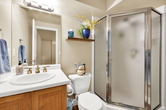 2246 E LINCOLN CT, Holladay, UT 84124