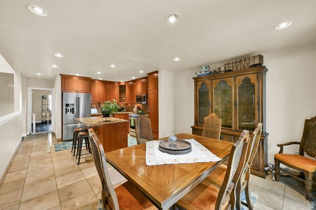 2246 E LINCOLN CT, Holladay, UT 84124
