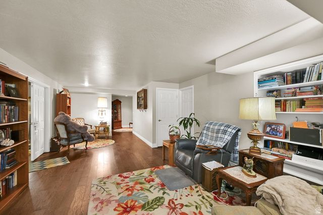 2246 E LINCOLN CT, Holladay, UT 84124