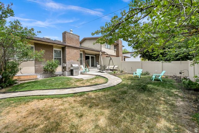 2246 E LINCOLN CT, Holladay, UT 84124
