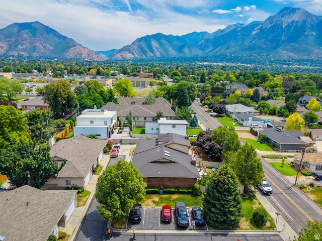 2246 E LINCOLN CT, Holladay, UT 84124